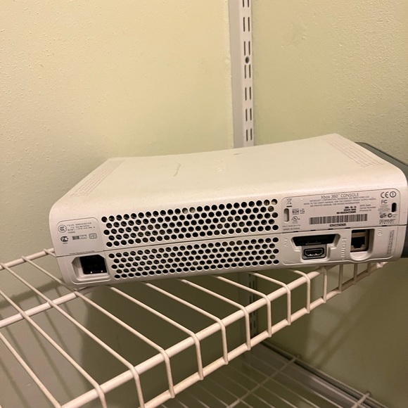 XBOX 360 Console with XBOX Lego’s Dimension game - Picture 5 of 10